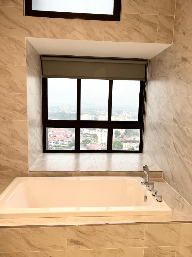 Imperio Residences Private Bathtub Or Jacuzzi By Nestcove Malakka Dış mekan fotoğraf